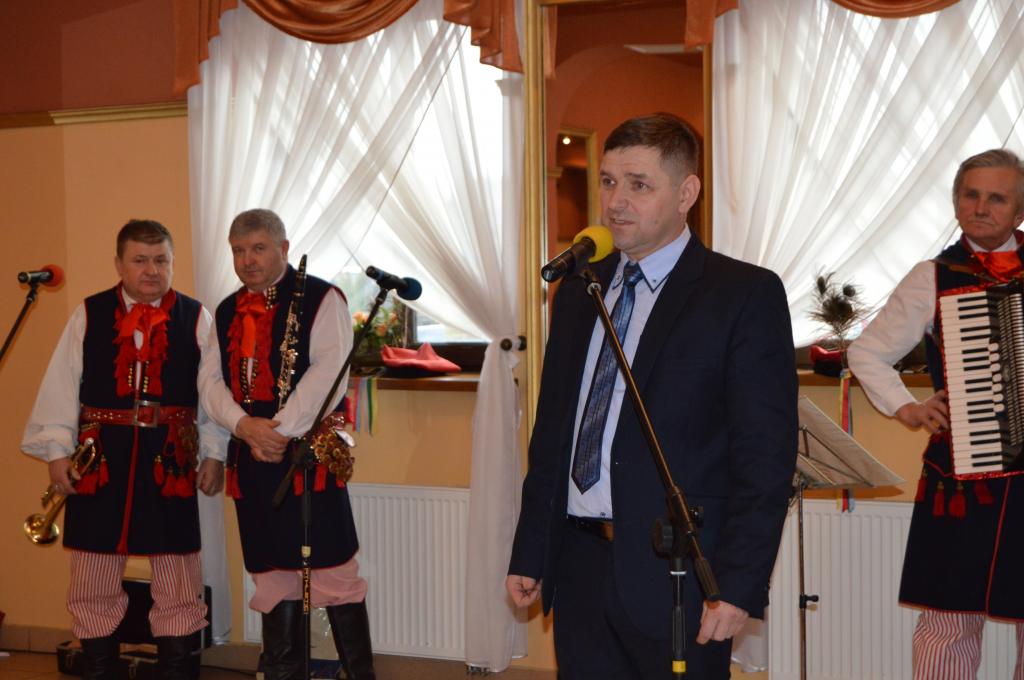 Przewodniczący Rady Gminy Iwanowice przemawia